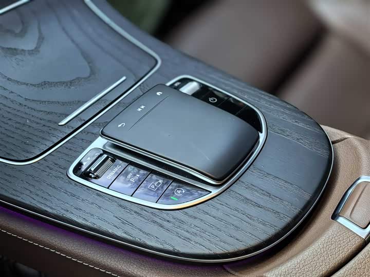 Photo 5 - Mercedes-Benz E-Class