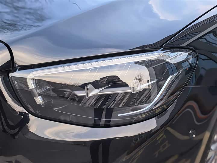 Photo 9 - Mercedes-Benz E-Class