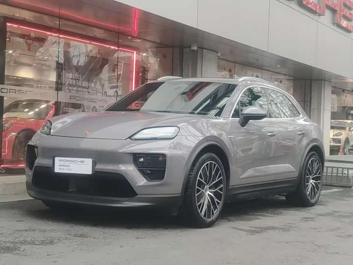 Фото 1 - Porsche Macan EV