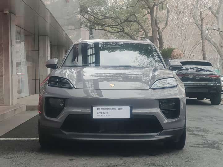 Фото 2 - Porsche Macan EV