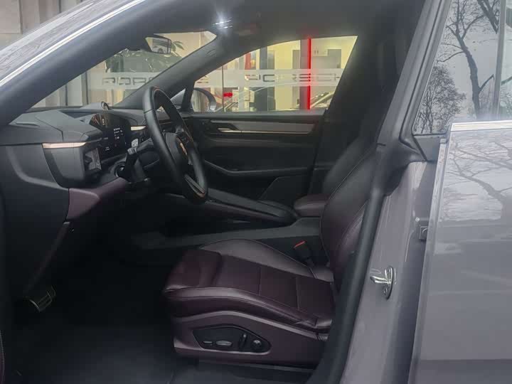 Фото 5 - Porsche Macan EV