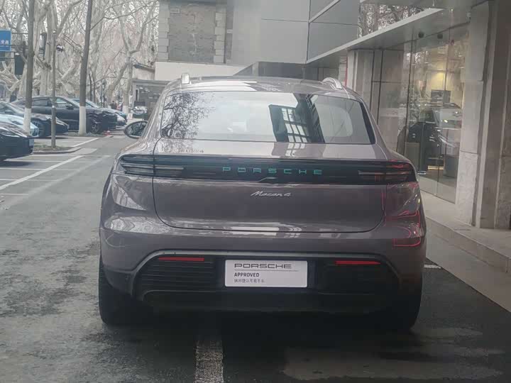 Фото 7 - Porsche Macan EV