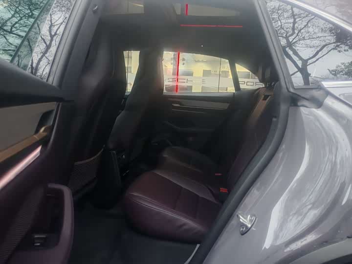 Фото 8 - Porsche Macan EV