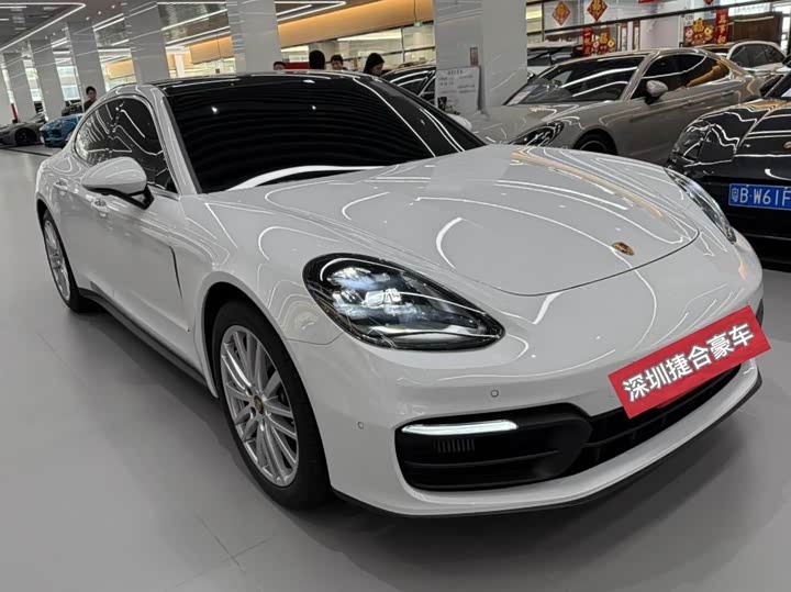 Фото 3 - Porsche Panamera