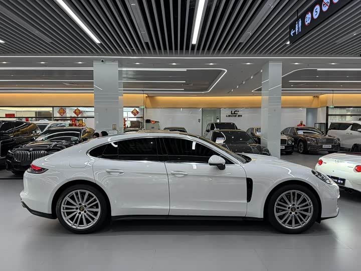 Фото 7 - Porsche Panamera