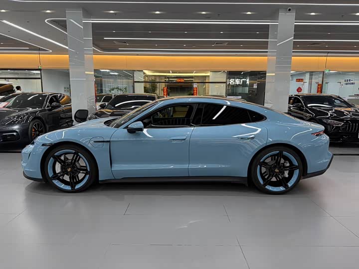 Photo 7 - Porsche Taycan