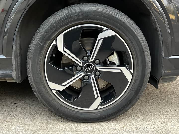 Фото 6 - Audi Q2L e-tron