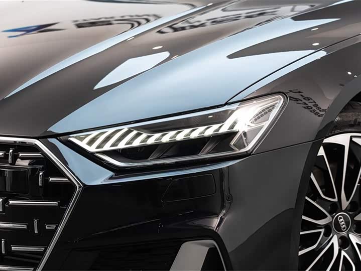 Фото 4 - Audi A7L