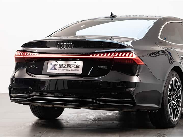 Фото 6 - Audi A7L