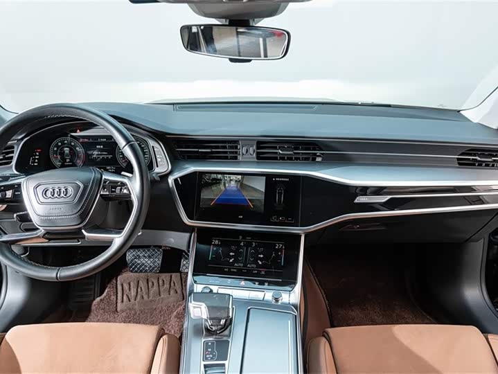 Фото 9 - Audi A7L