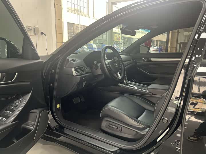 Фото 4 - Honda Inspire