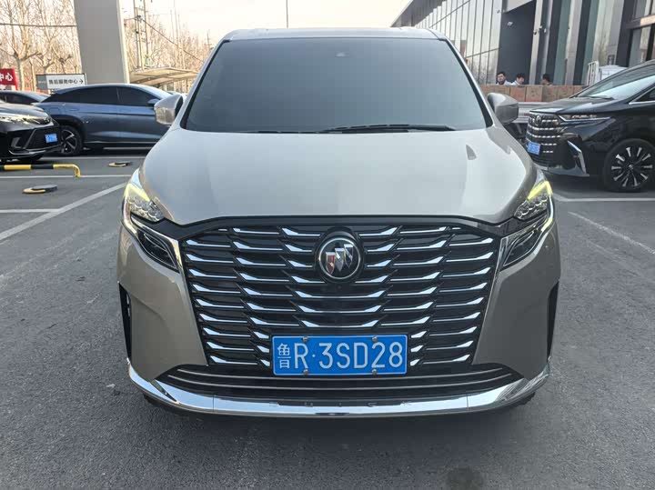 Фото 2 - Buick GL8 ES