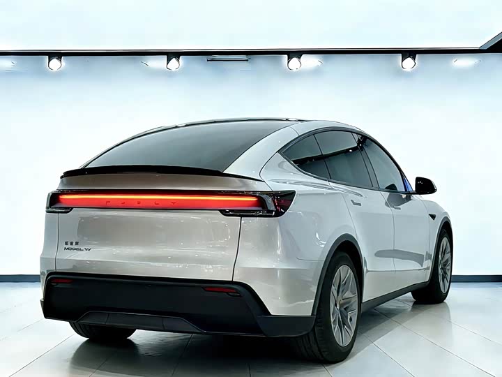 Фото 4 - Tesla Model Y