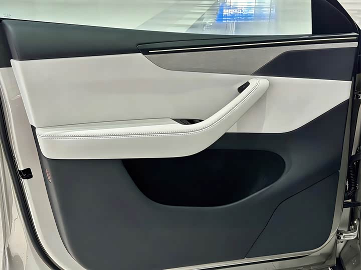 Фото 8 - Tesla Model Y