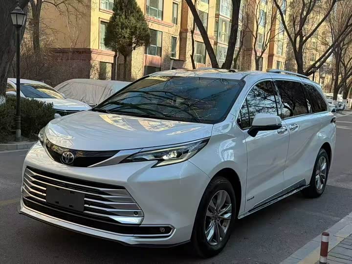 Фото 1 - Toyota Sienna