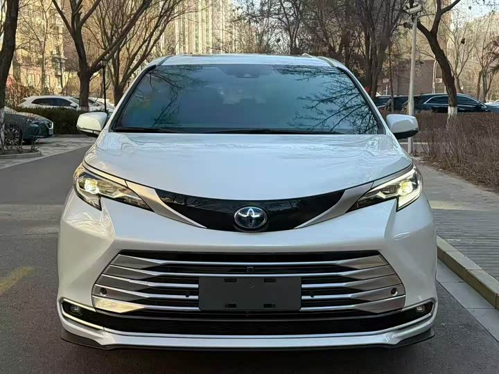 Фото 3 - Toyota Sienna