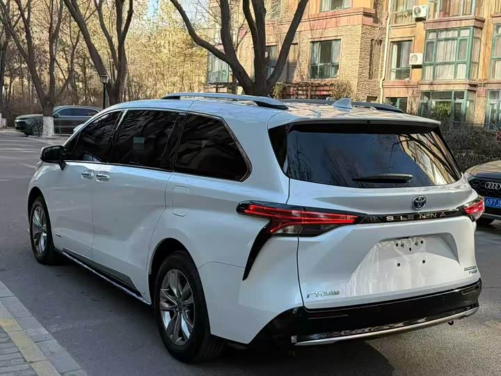 Фото 6 - Toyota Sienna