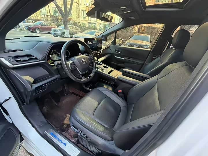 Фото 8 - Toyota Sienna