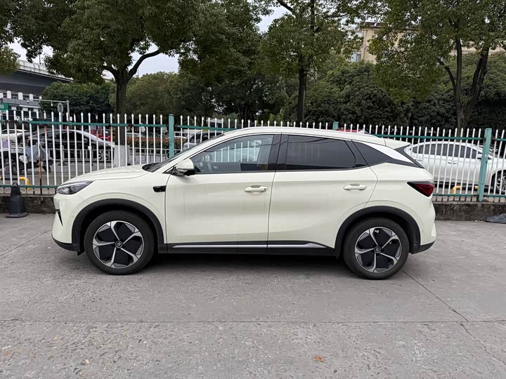 Фото 2 - BYD Yuan Plus