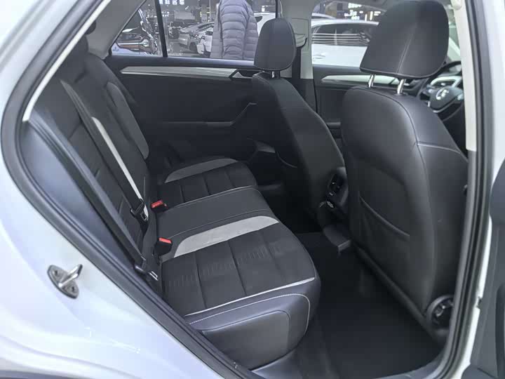 Фото 9 - Volkswagen T-Roc