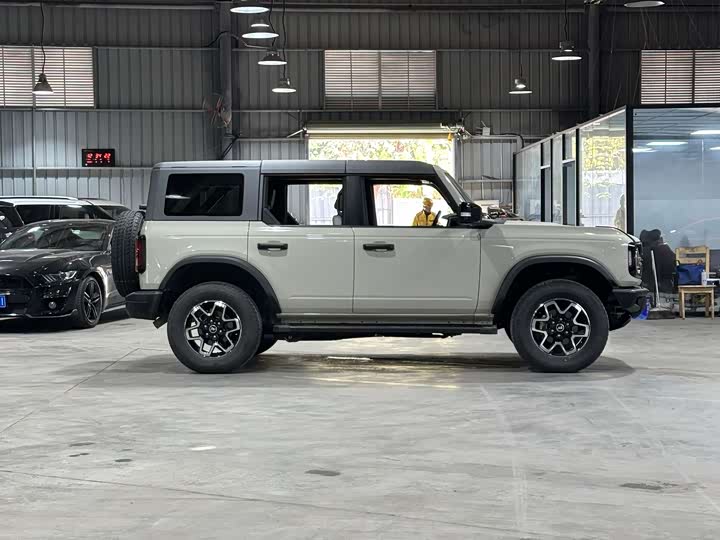 Фото 3 - Ford Bronco