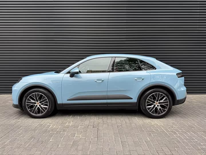 Фото 3 - Porsche Macan EV