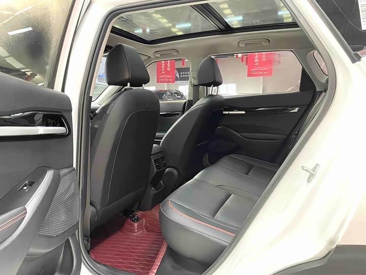 Фото 8 - Kia Seltos