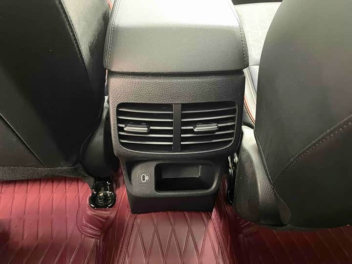 Фото 9 - Kia Seltos