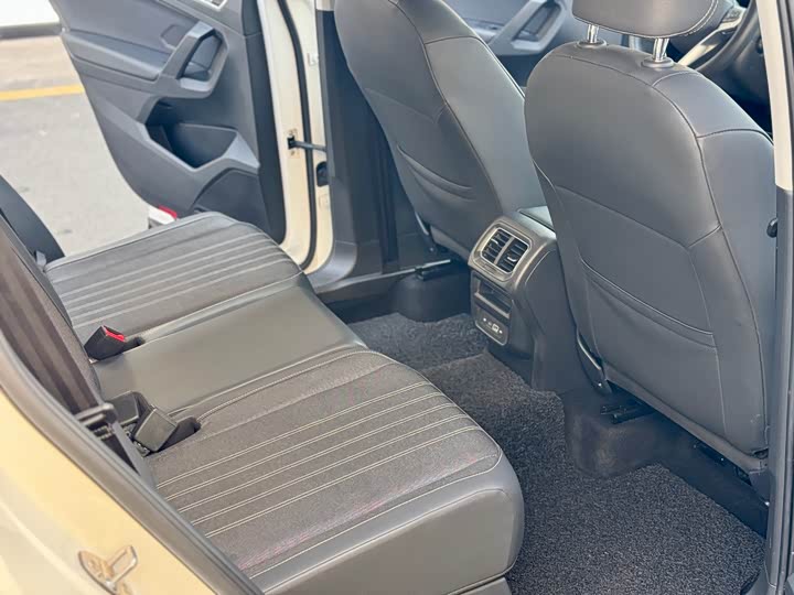 Фото 8 - Volkswagen Tiguan L Pro