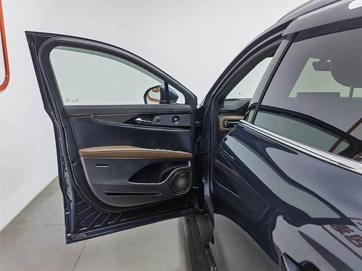 Фото 8 - Lincoln Nautilus