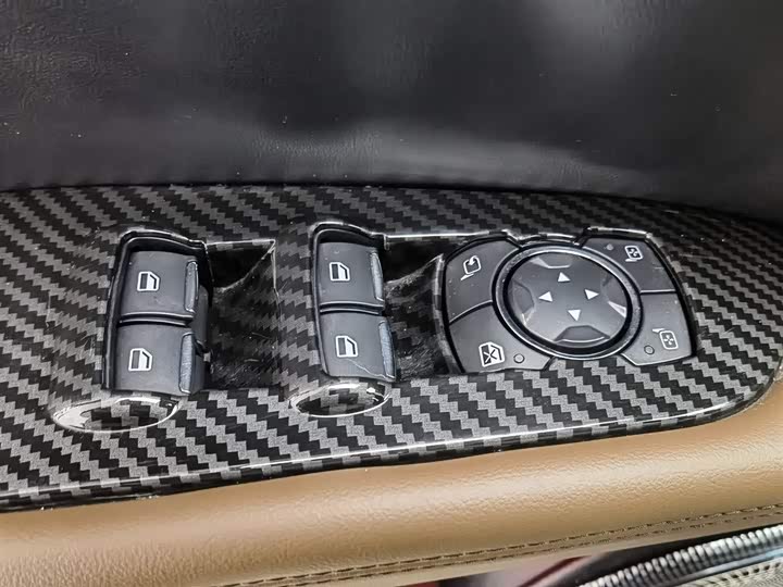 Фото 9 - Lincoln Nautilus