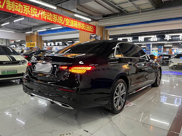 Photo 5 - Mercedes-Benz E-Class