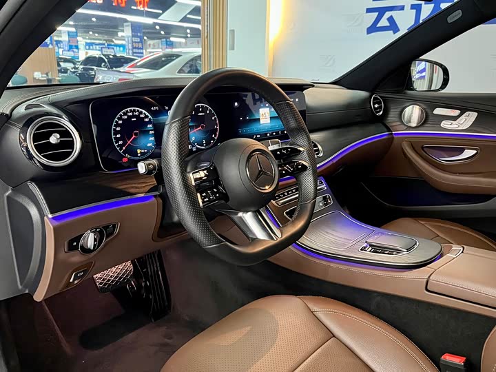 Photo 8 - Mercedes-Benz E-Class