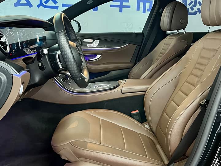 Photo 9 - Mercedes-Benz E-Class