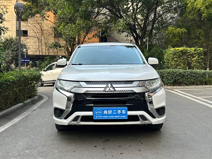 Фото 2 - Mitsubishi Outlander