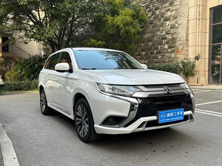 Фото 3 - Mitsubishi Outlander