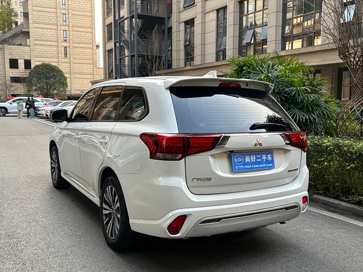 Фото 5 - Mitsubishi Outlander