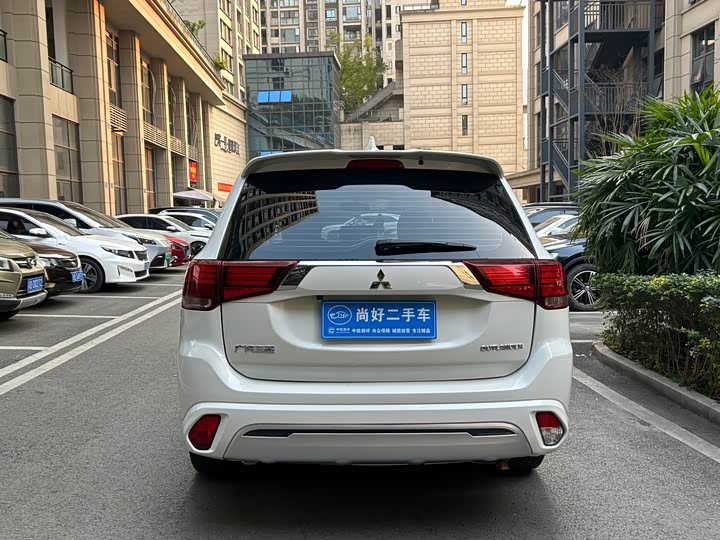 Фото 6 - Mitsubishi Outlander