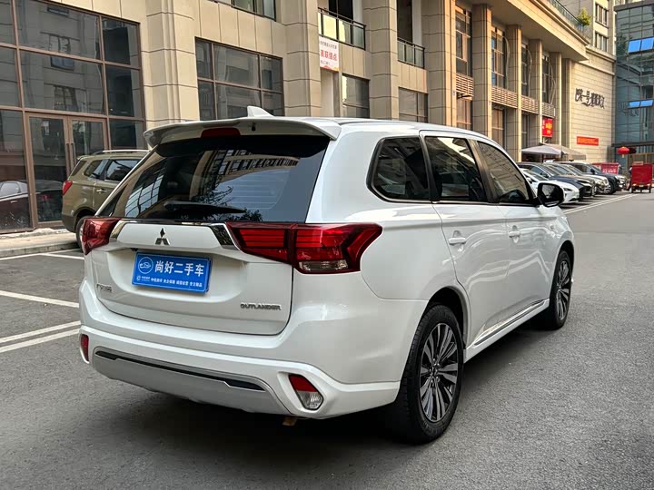 Фото 7 - Mitsubishi Outlander