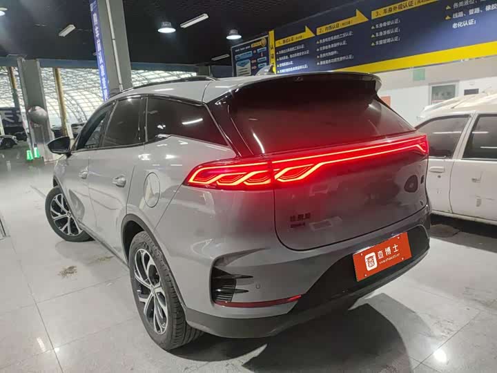Фото 3 - BYD Tang Hybrid/EV