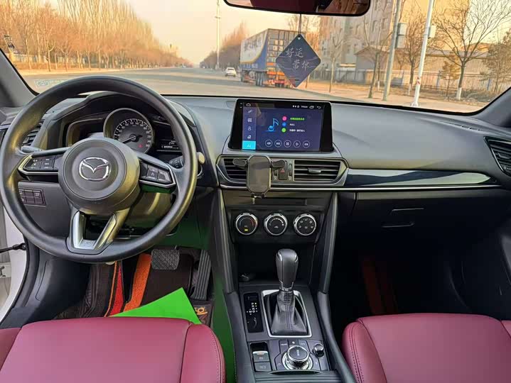 Фото 8 - Mazda CX-4