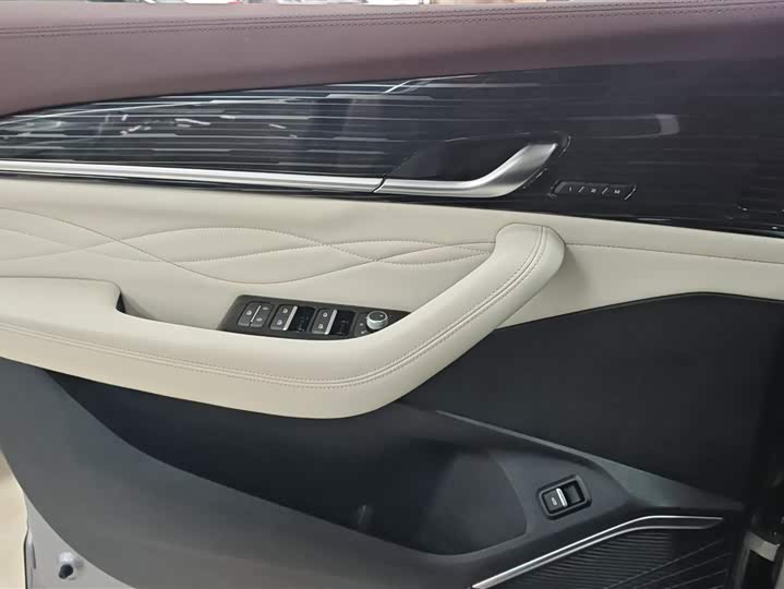 Фото 7 - Geely Monjaro