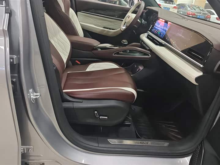 Фото 8 - Geely Monjaro