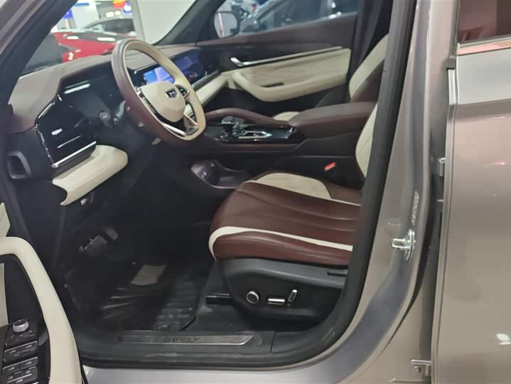 Фото 9 - Geely Monjaro