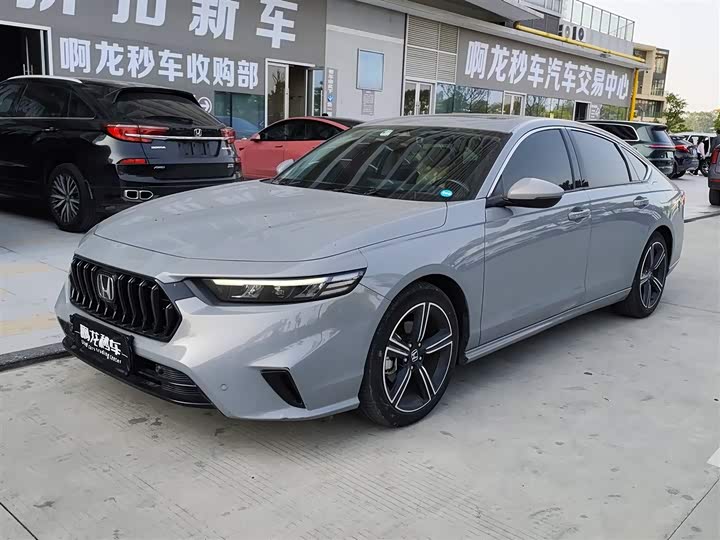 Фото 1 - Honda Inspire