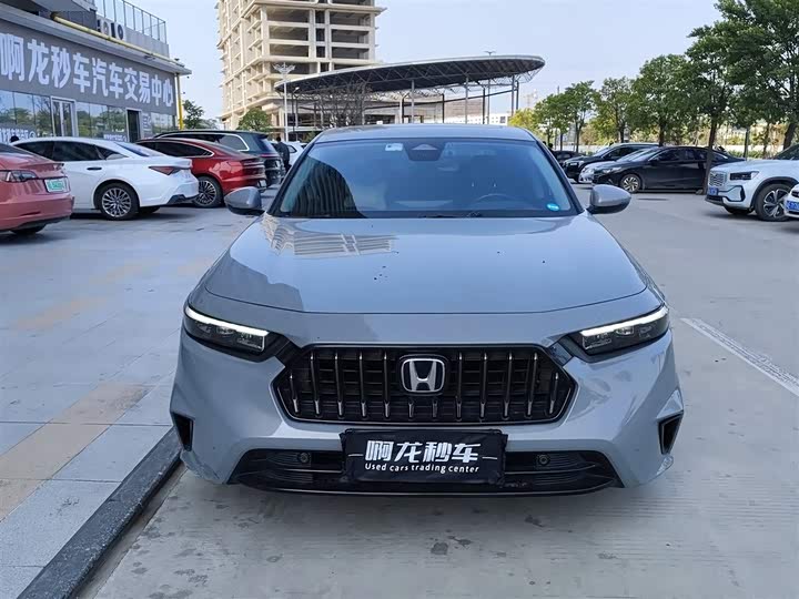 Фото 2 - Honda Inspire