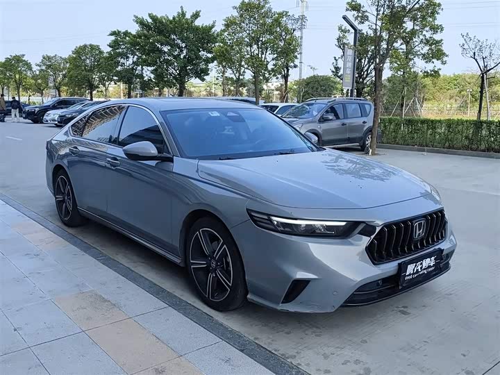 Фото 3 - Honda Inspire