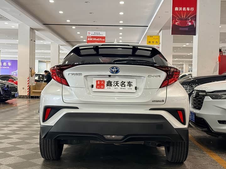 Фото 3 - Toyota C-HR