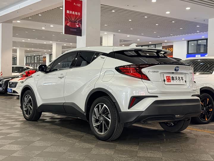 Фото 4 - Toyota C-HR