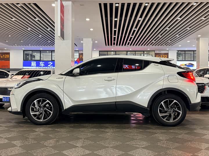 Фото 5 - Toyota C-HR